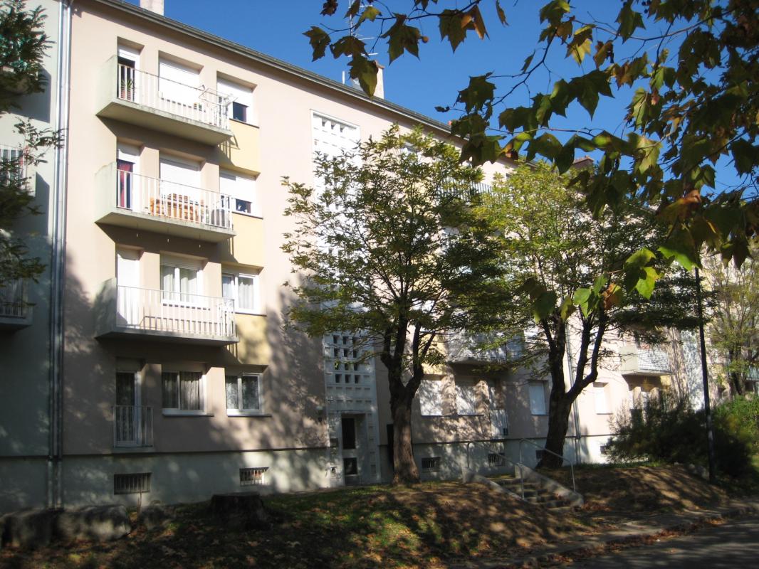 T3 009686 RDC DANS LA VILLE DE CERNAY