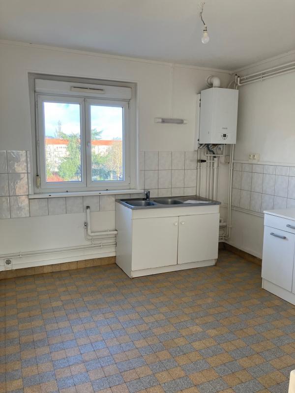 T3 013976 AVEC BALCON AU 2EME ETAGE DANS LA VILLE DE CERNAY